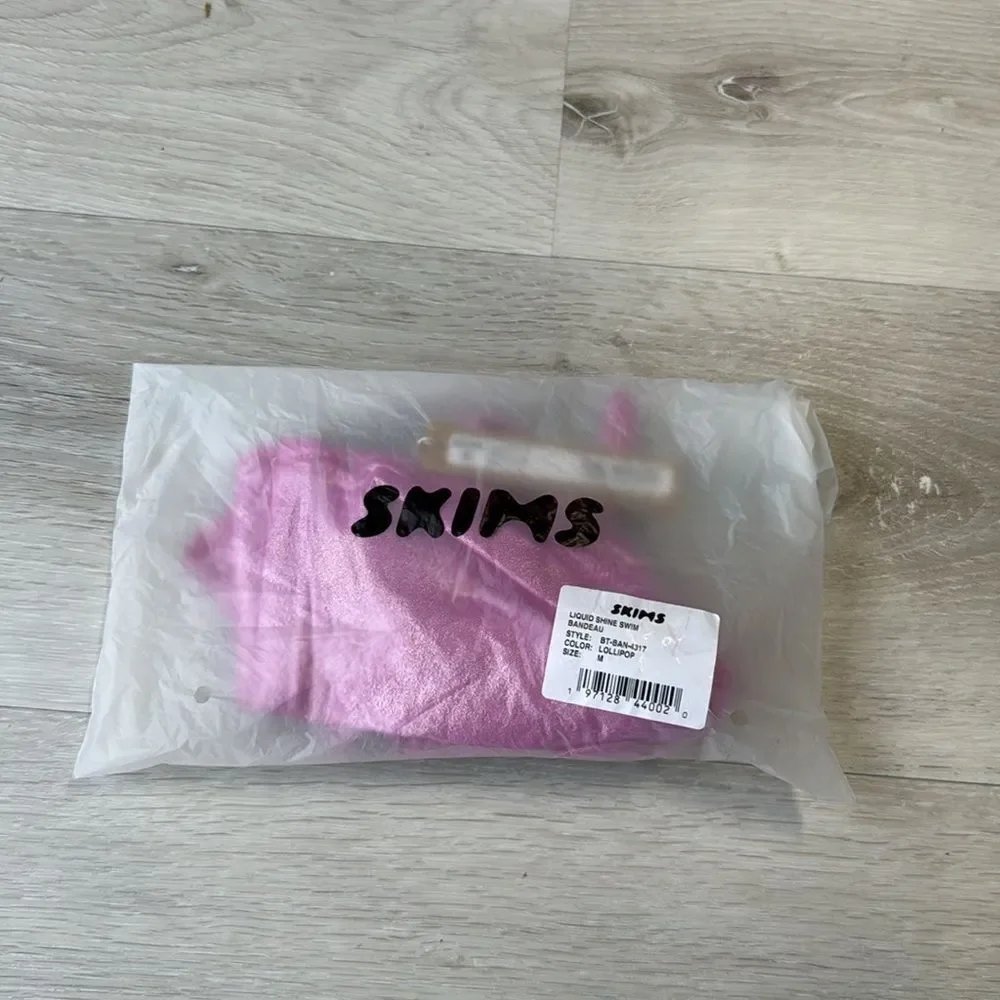 SKIMS liquid shine‎ bandeau Lollipop Color Medium NWT in packaging